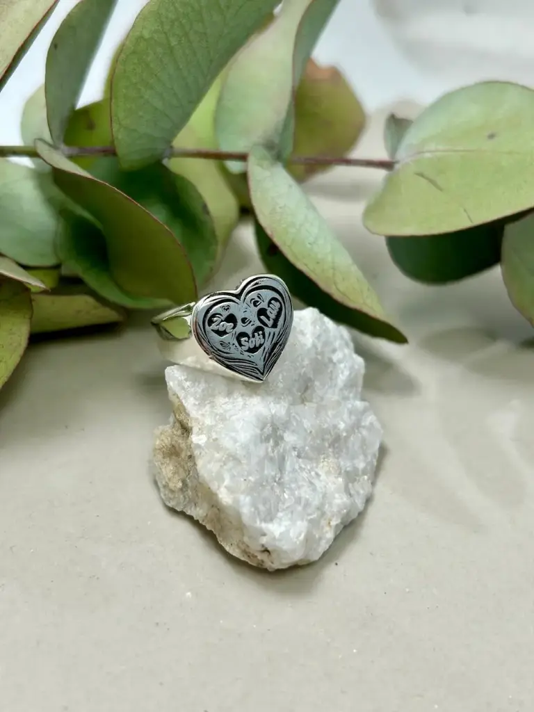 Anillo corazon grabado nombres