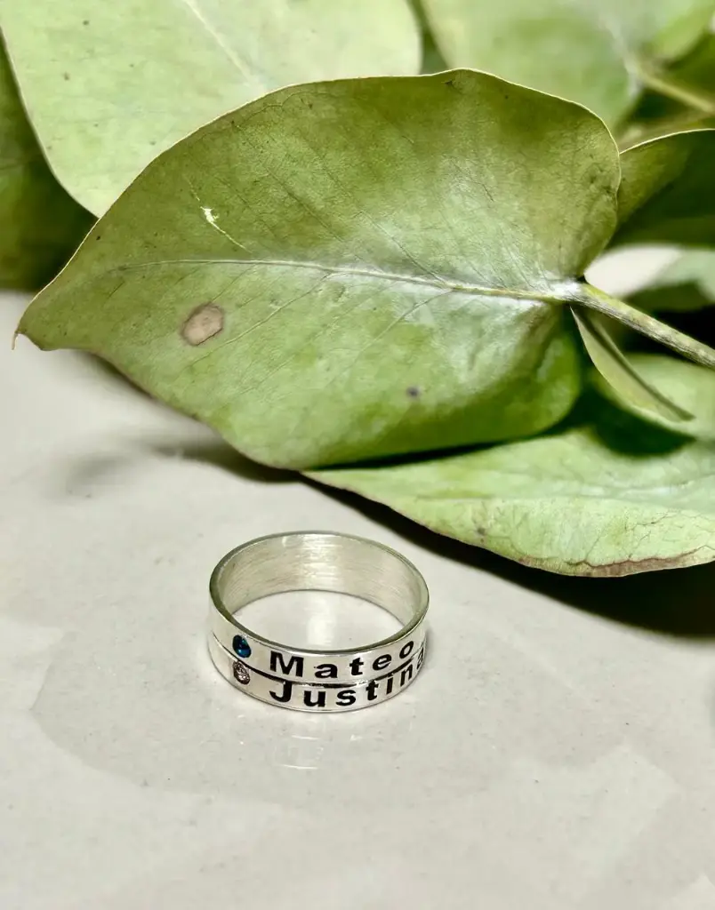 Anillo Cinta Familia Grabado Piedras X 2 