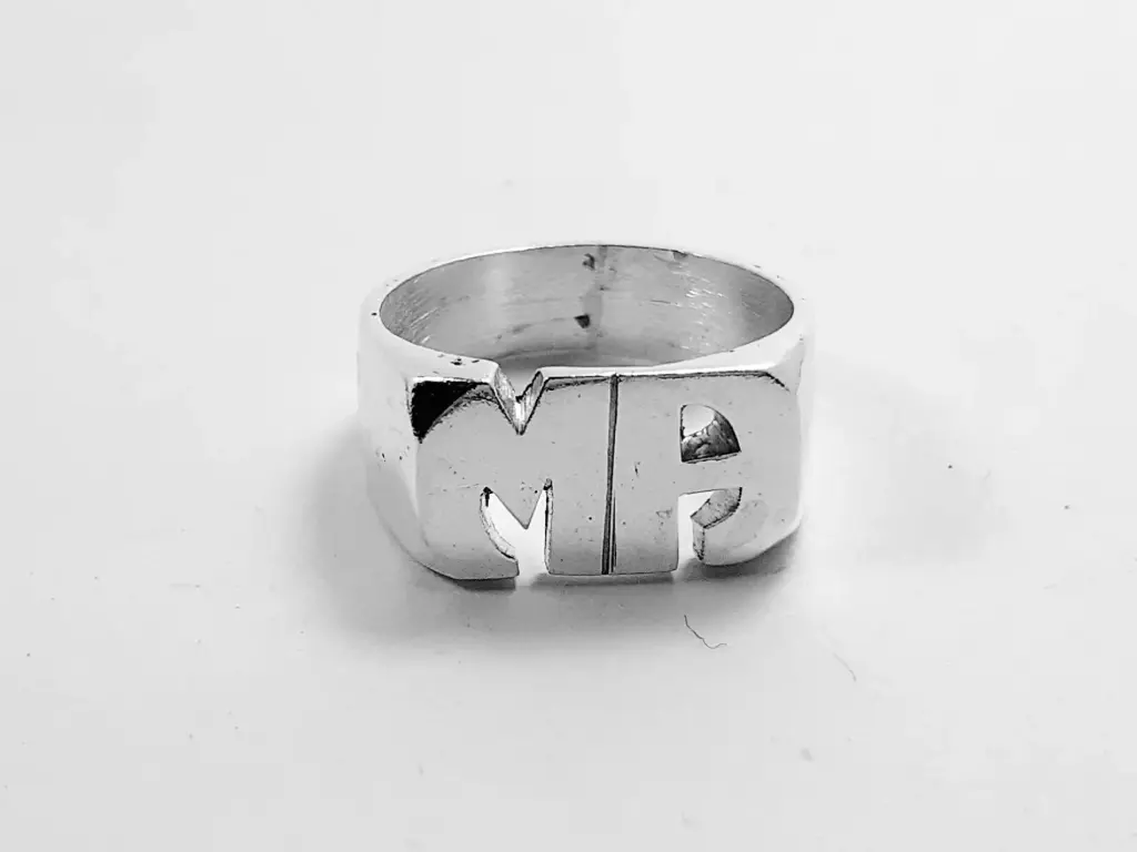 [AI.26] Anillo Iniciales Puntas Redondeadas p/o