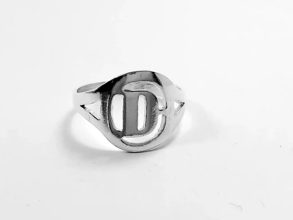 [ai.19] Anillo Inicial Calado con Triángulo