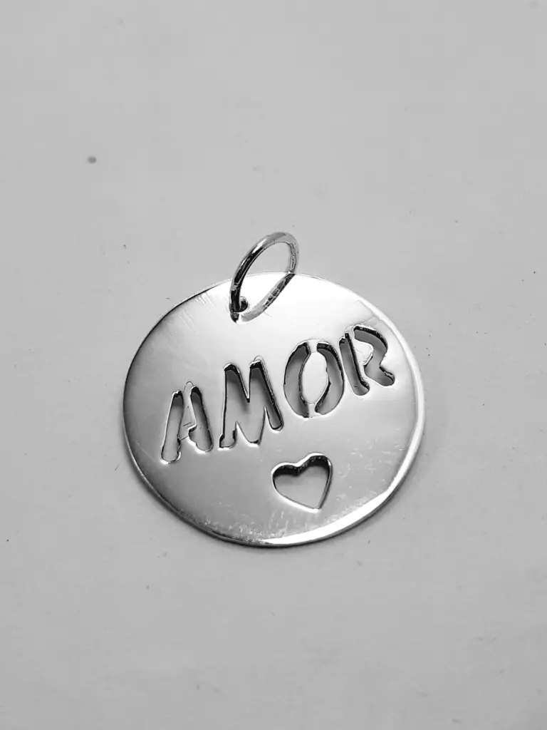 Dije Medalla Calada "AMOR ♥"