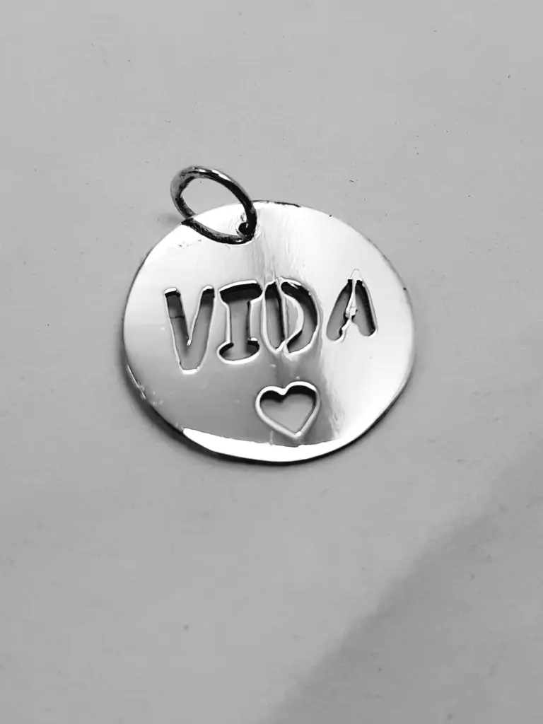Dije Medalla Calada "VIDA ♥"