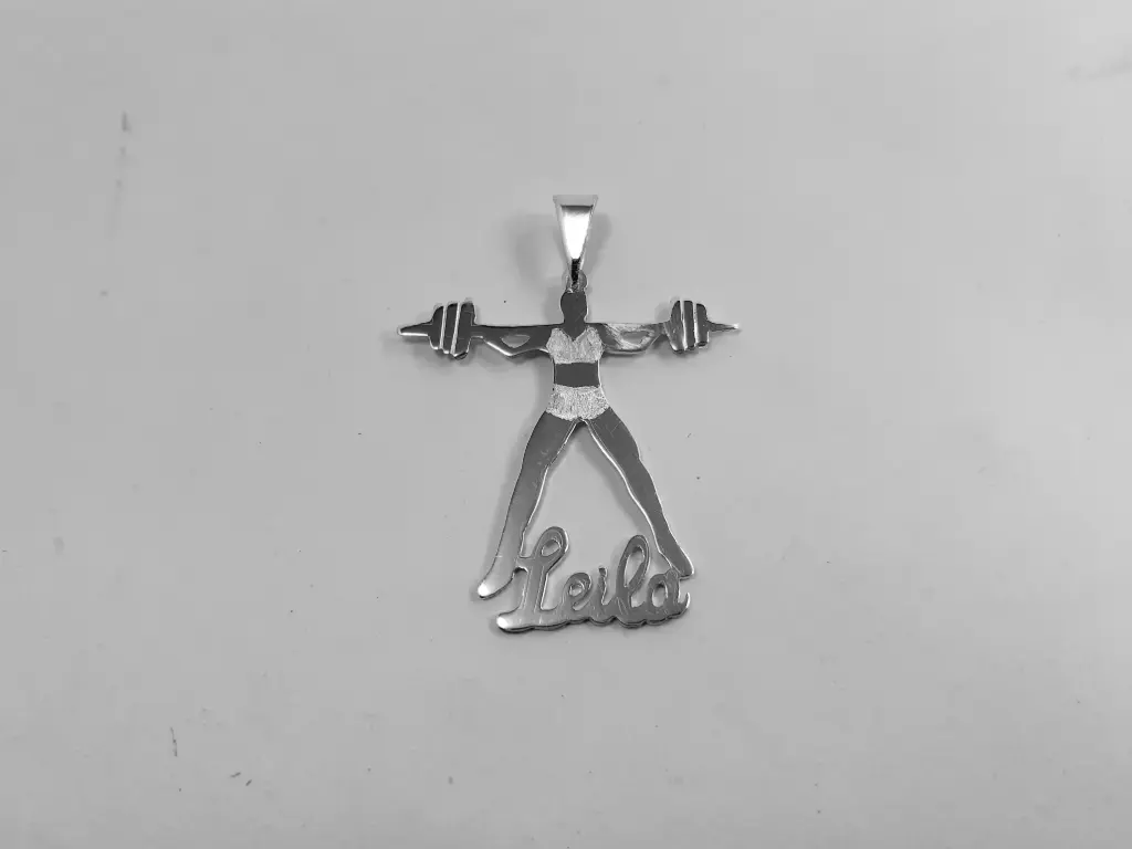 [DP.93] Fisicoculturista con Pesas y Nombre Calado