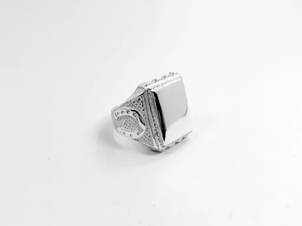 Sello Mesa Grande Cuadrada con Detalles y Herraduras en los Costados