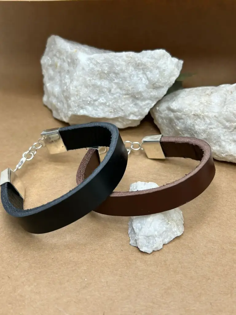 Pulsera cuero grueso cierre macizo