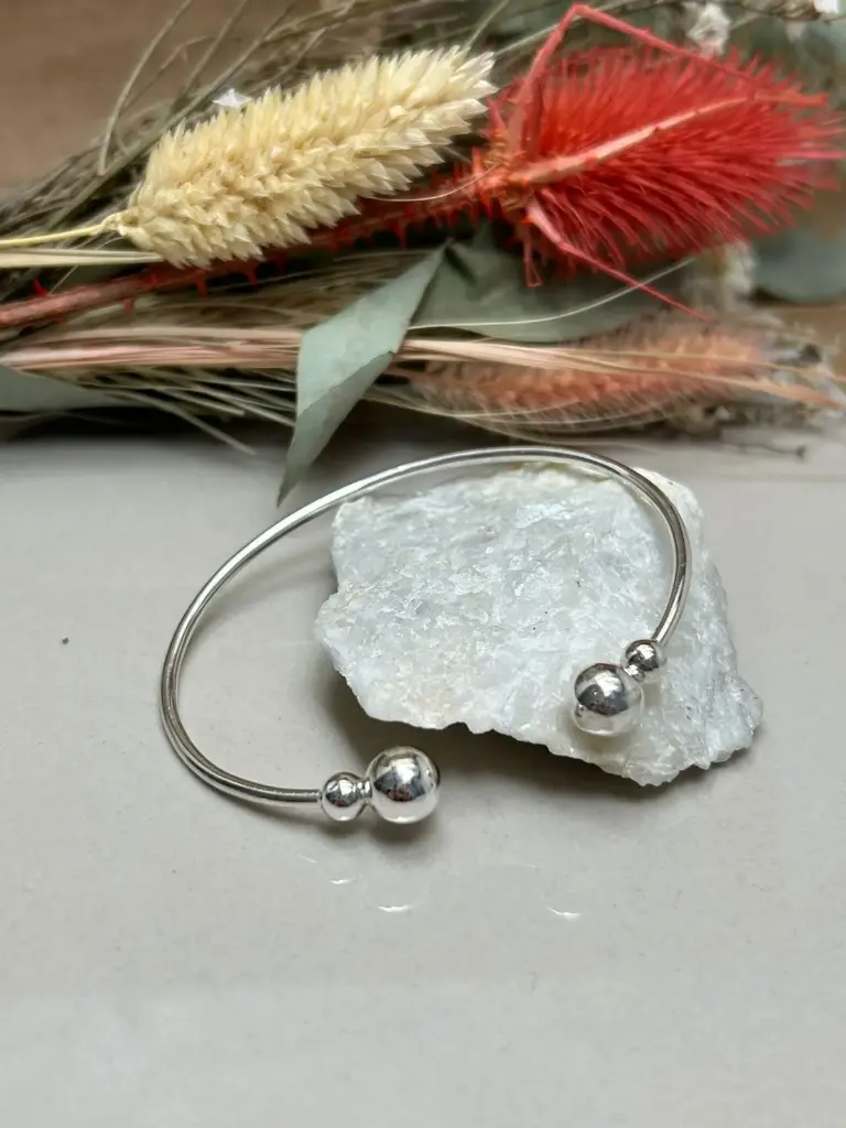 Pulsera pinza con bolitas