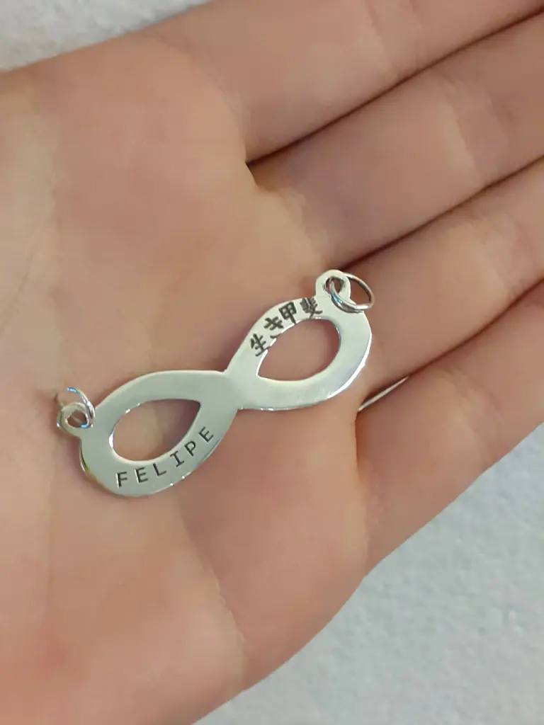 Infinito con Nombres Grabados