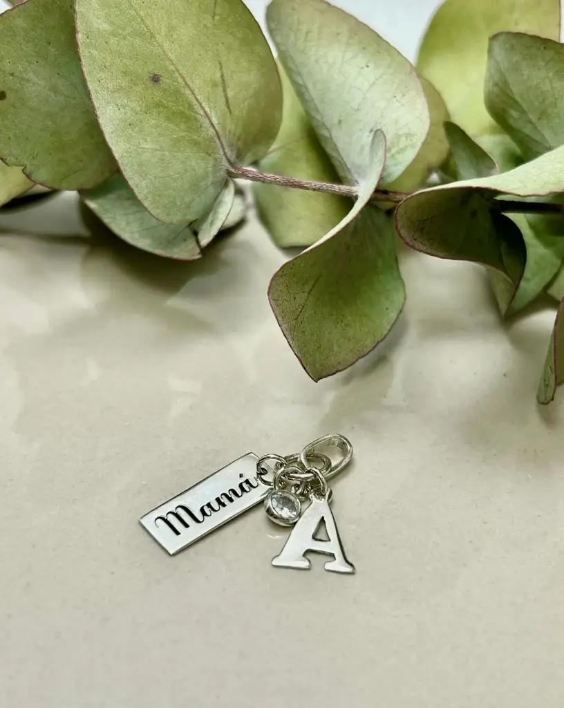 Inicial c/dije y cubic