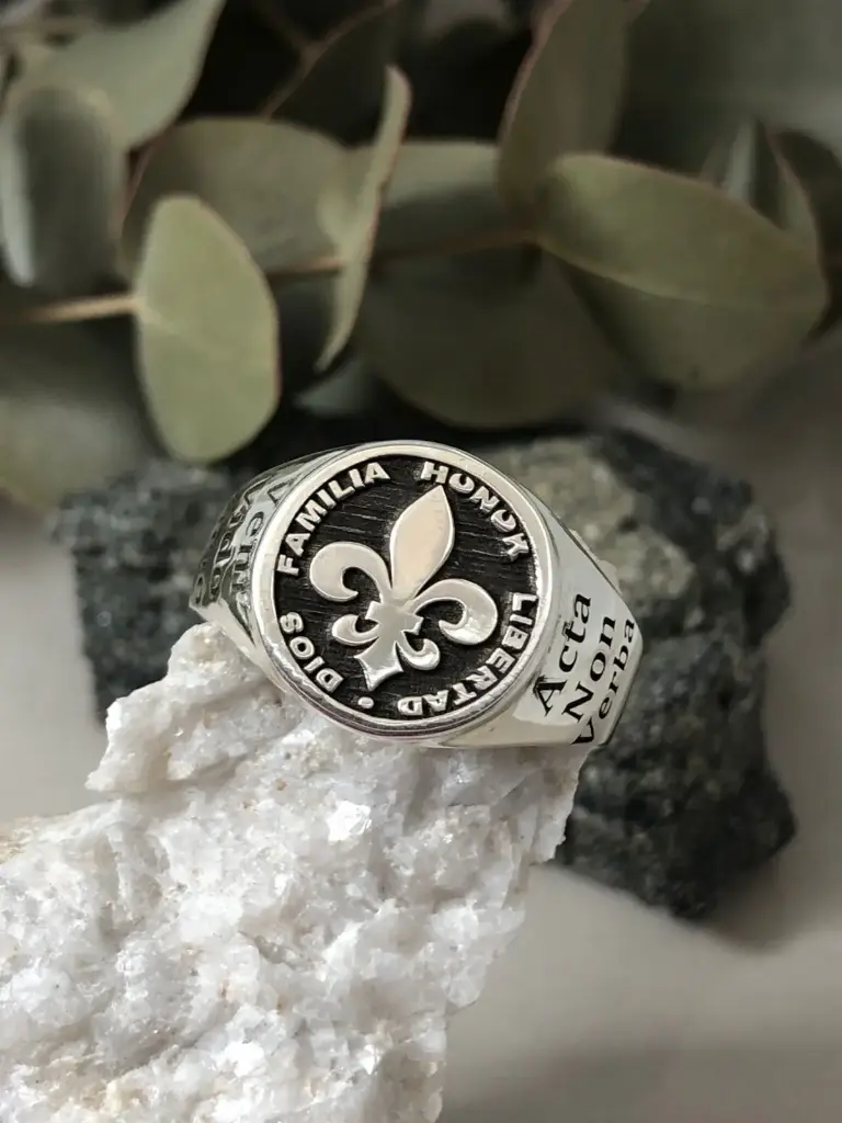 Anillo Sello Familiar Flor de Lis