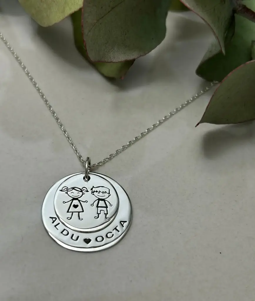 [DP.235] Medalla superpuesta c/ nenes