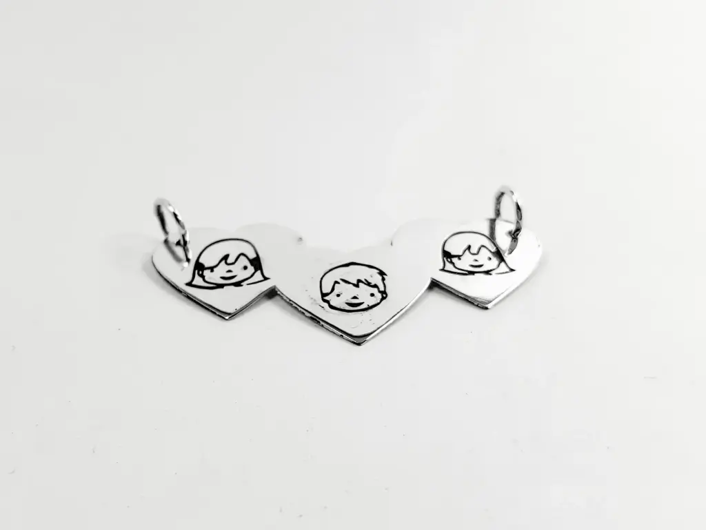Corazones x3 unidos grabados