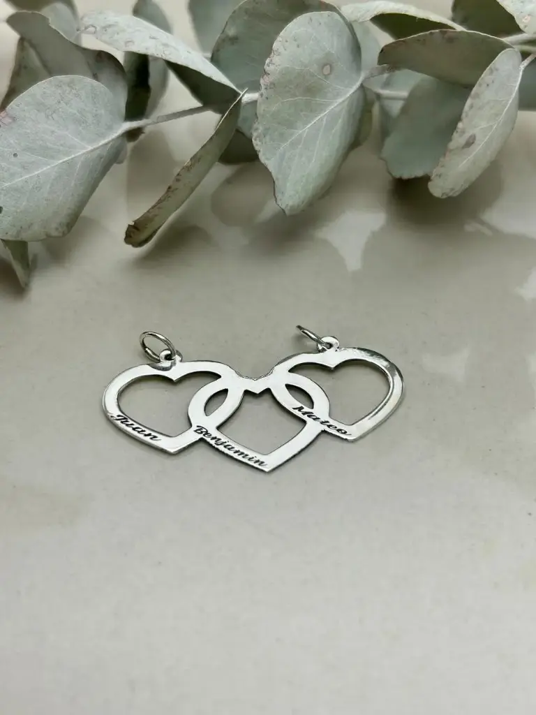 Dije Corazones Calados Entrelazados