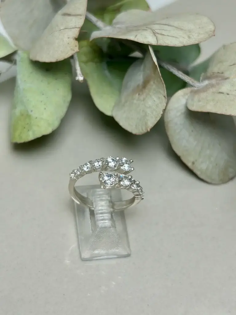 [AM 638] Anillo Irina