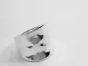 Anillo cinta ancho martillado 