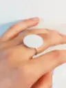 Anillo cinta con mesa redonda chata