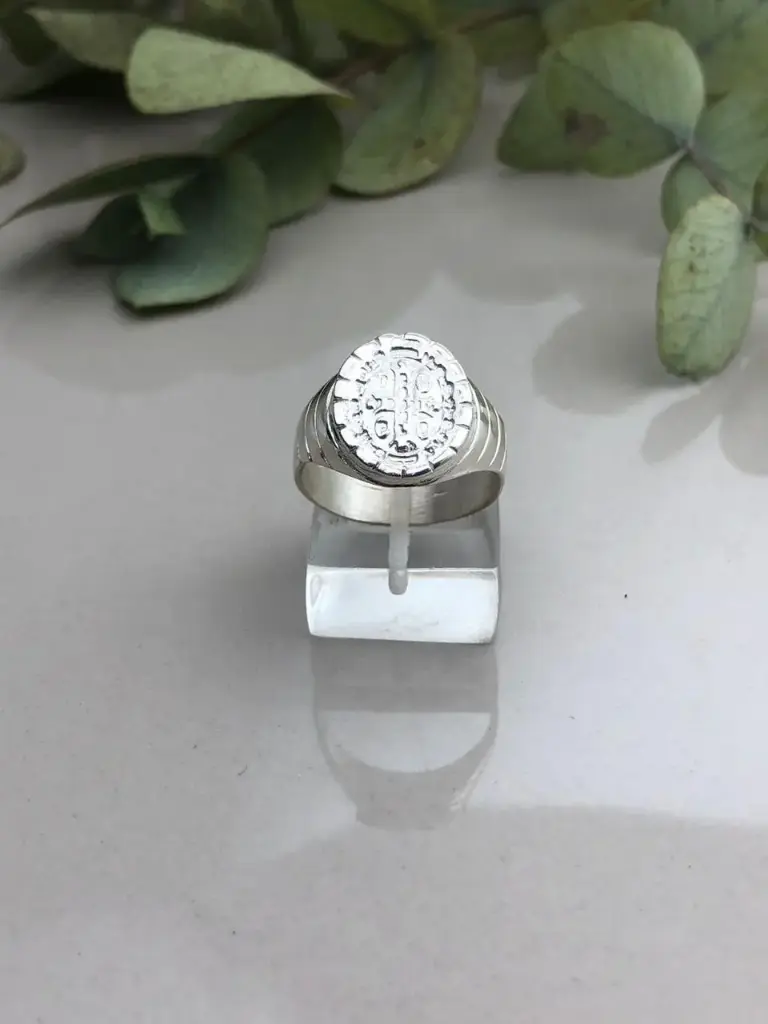 Anillo San Benito ovalado vertical 
