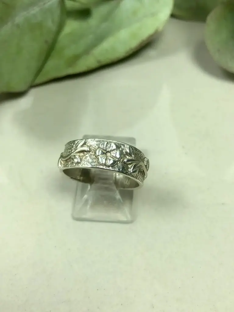 Anillo cinta flores 
