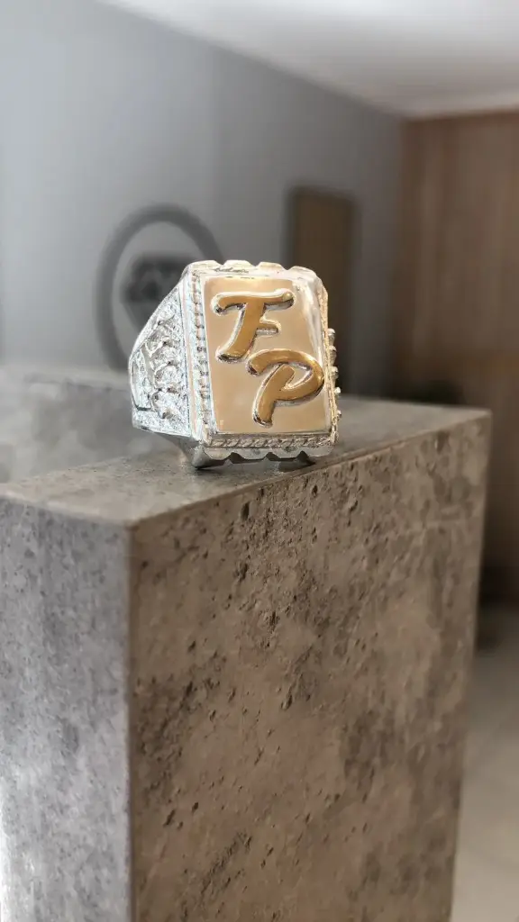 [ASH.0018] Anillo sello con letras en oro
