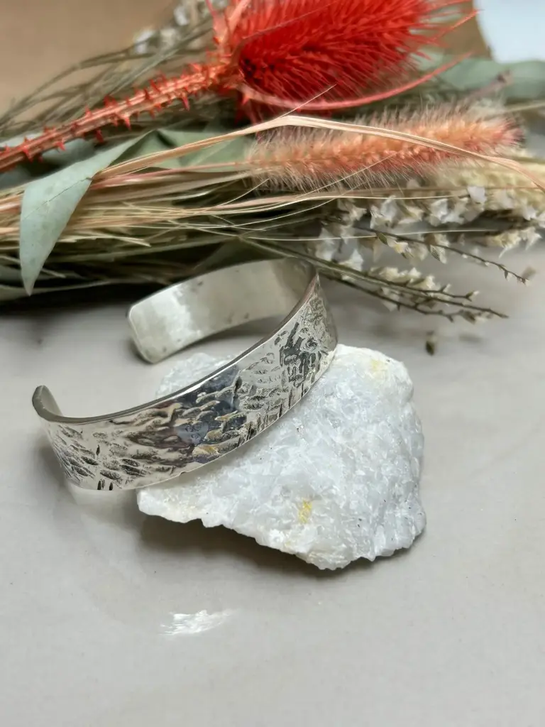 Pulsera pinza martillada ancha