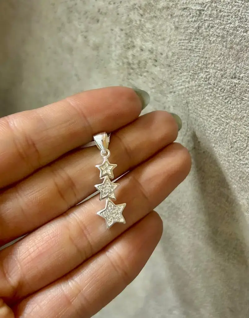 Dije 3 estrellas