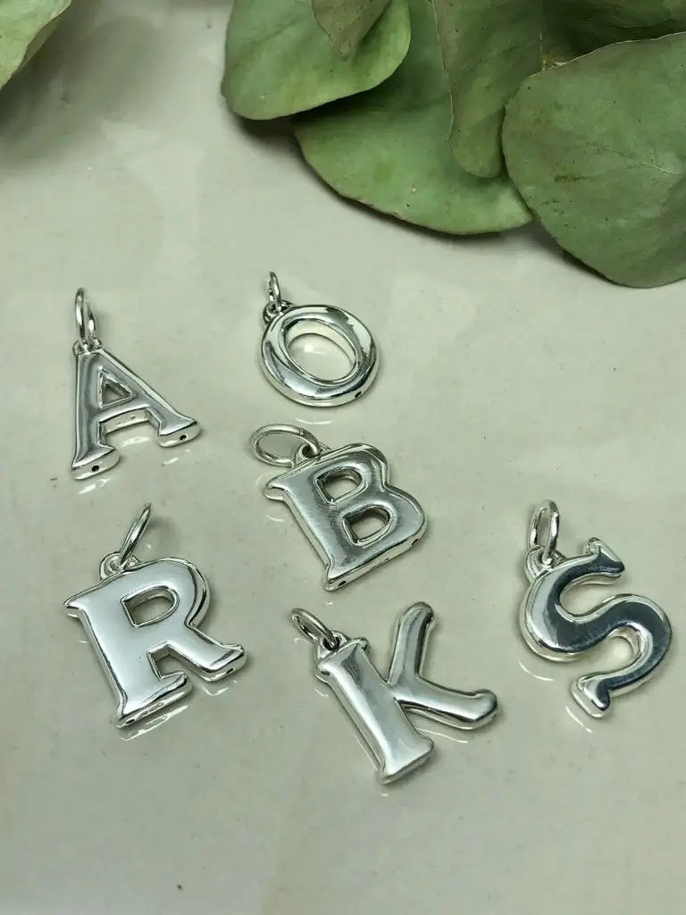 Dije Iniciales (mediano)