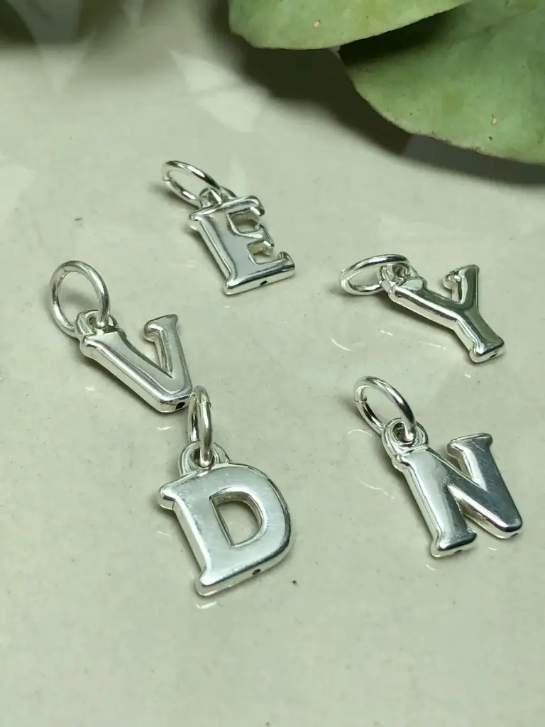 Dije iniciales (pequeño)