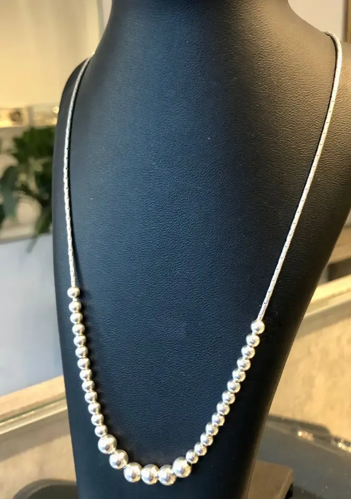 Cadena beauty con bolitas