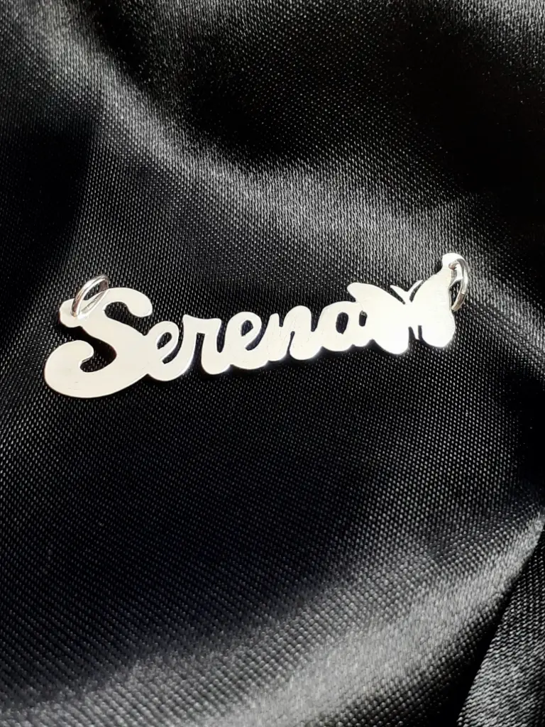 [DP.124] Nombre cursiva con mariposa