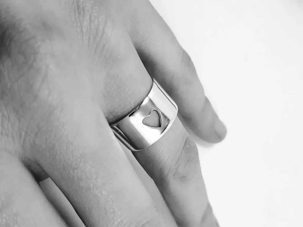 [AF.0013] Anillo Amelia corazon calado