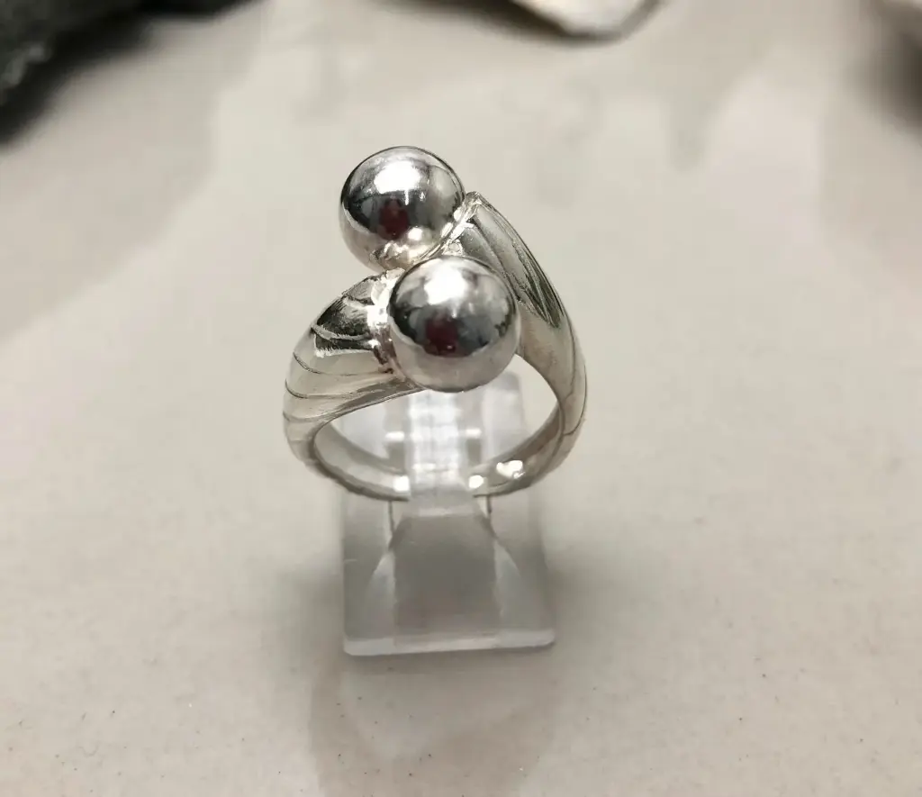 [AF.0075] Anillo Pellizco con 2 bolitas