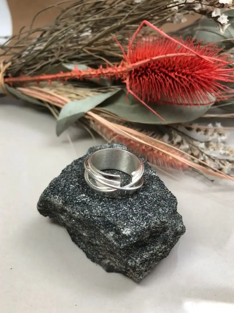 [AF.0093] Anillo Cinta Con Hilos