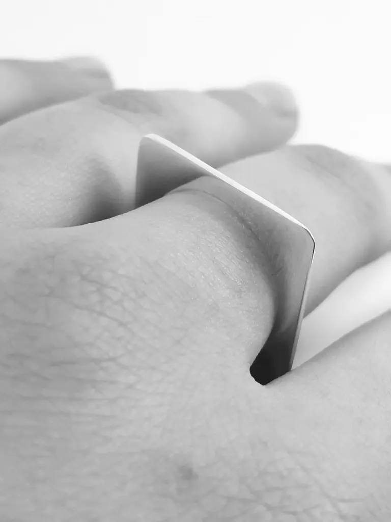 [AF.0028] Anillo Chato Cuadrado