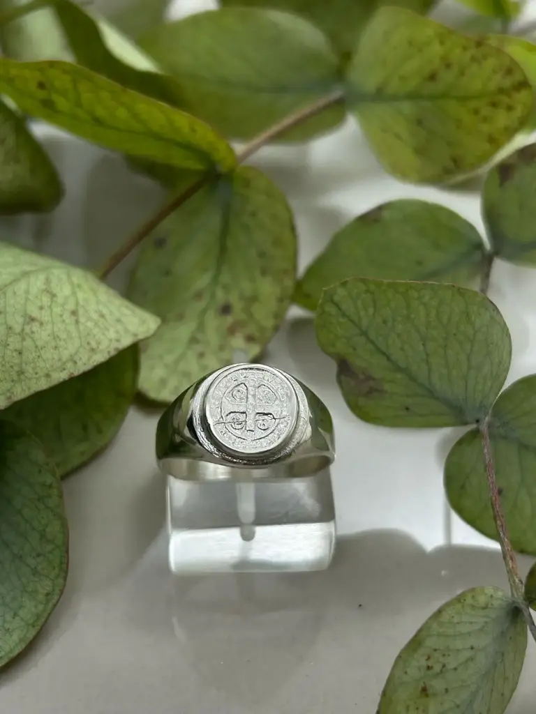 [AF.0072] Anillo Redondo Plata logo San Benito