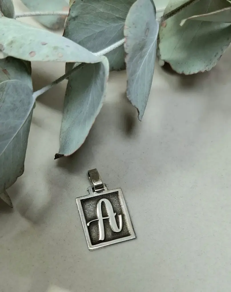 [DP.170] Medalla Rectangular Inicial