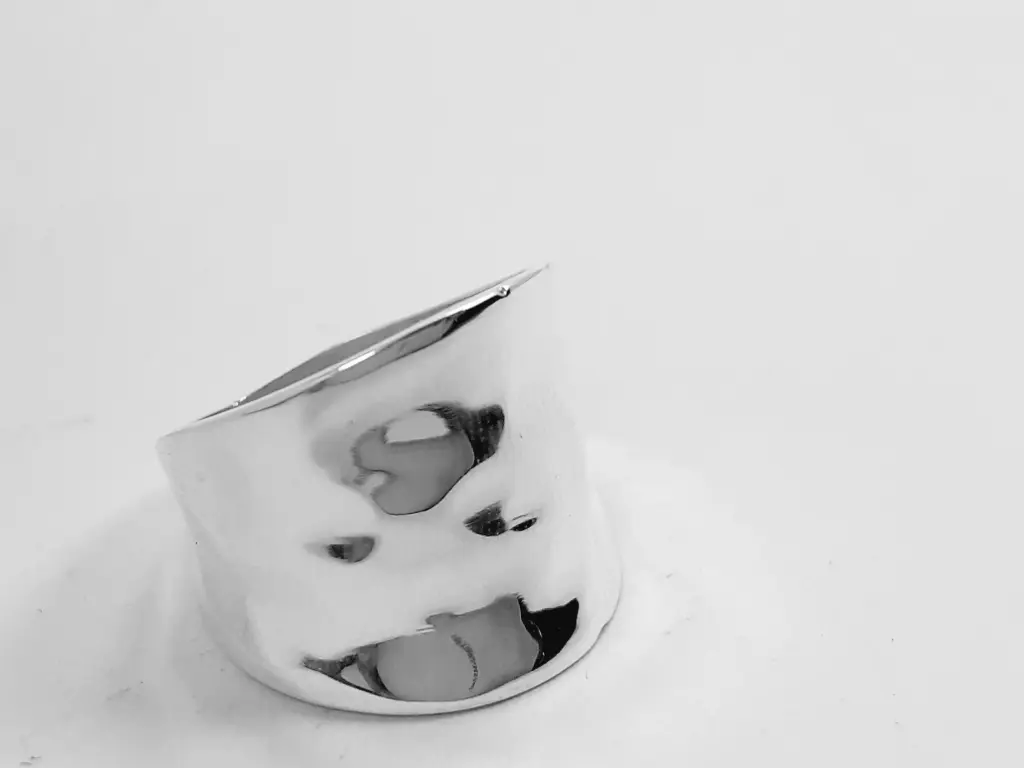 [AF.0030] Anillo cinta ancho martillado 