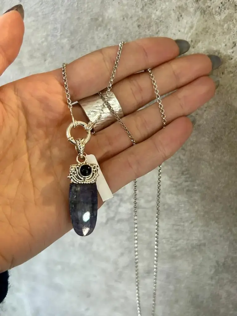 Dije hindú violeta