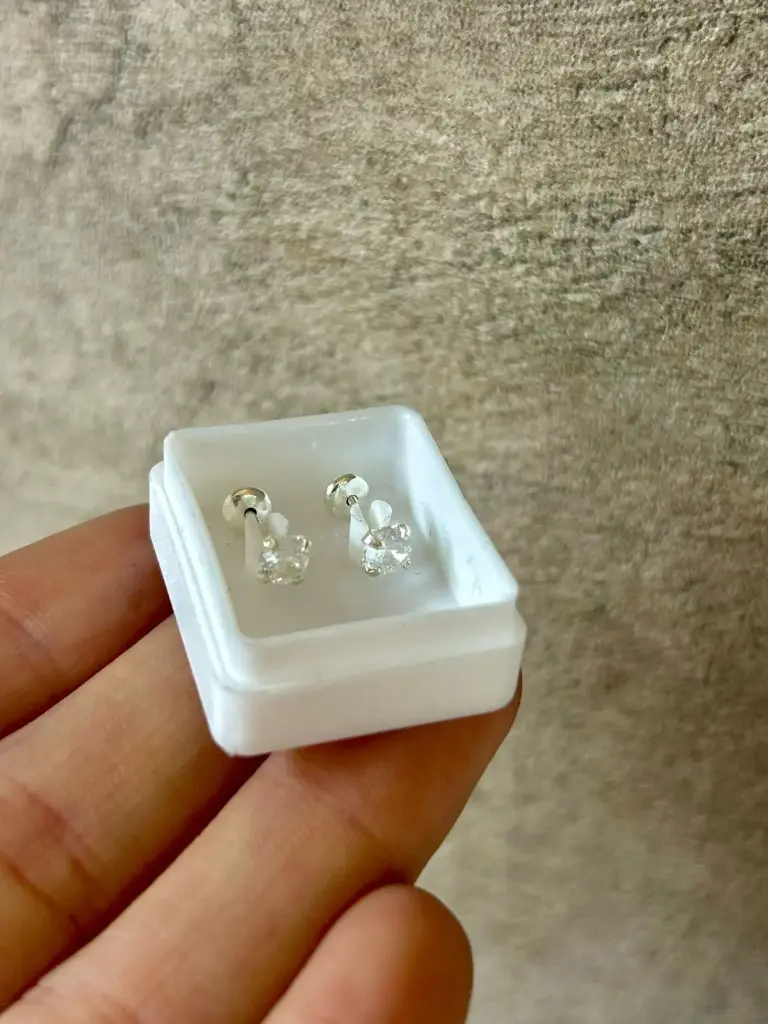 Abridor cubic engarzado 4mm Blanco