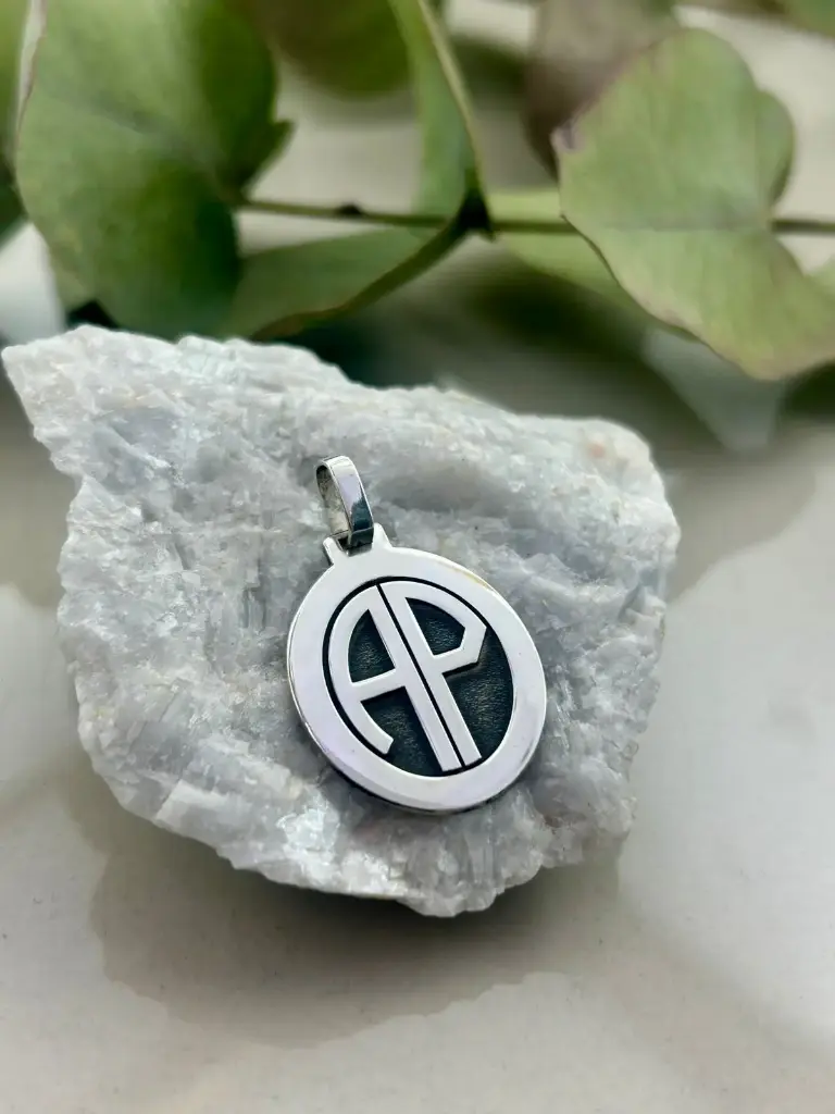 [DP.293] Dije letras empavonadas